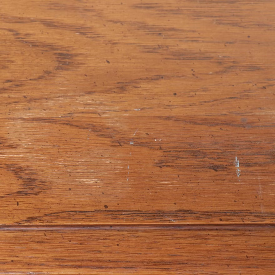 Young-Hinkle Oak Chest of Drawers ITMGQ08467