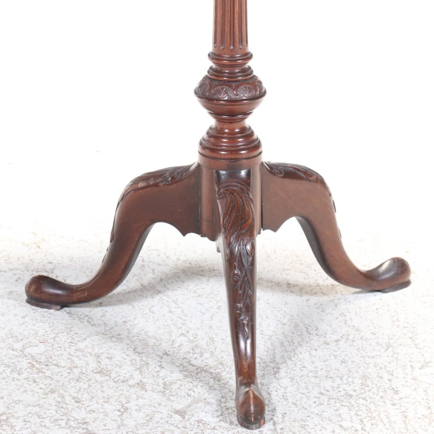 Queen Anne Style Mahogany Tilt-Top Piecrust Table, Mid to Late 20th Century 

#ITMGQ35439