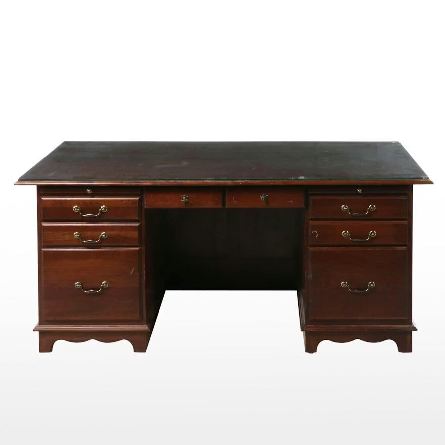 The Custom Shoppe Georgian Style Mahogany Executive Desk