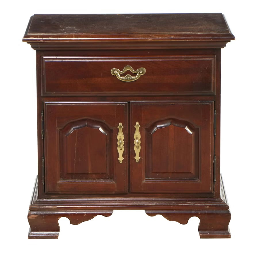 Thomasville Chippendale Style Cherry Nightstand ITMGQ05018