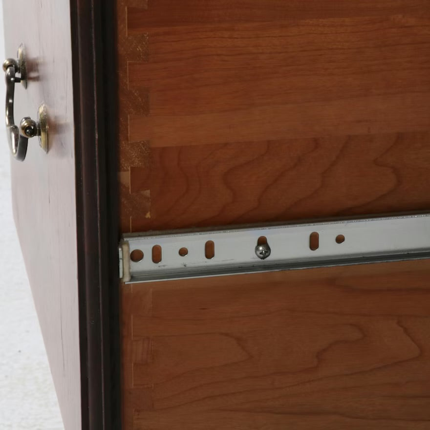 The Custom Shoppe Georgian Style Mahogany Executive Desk
