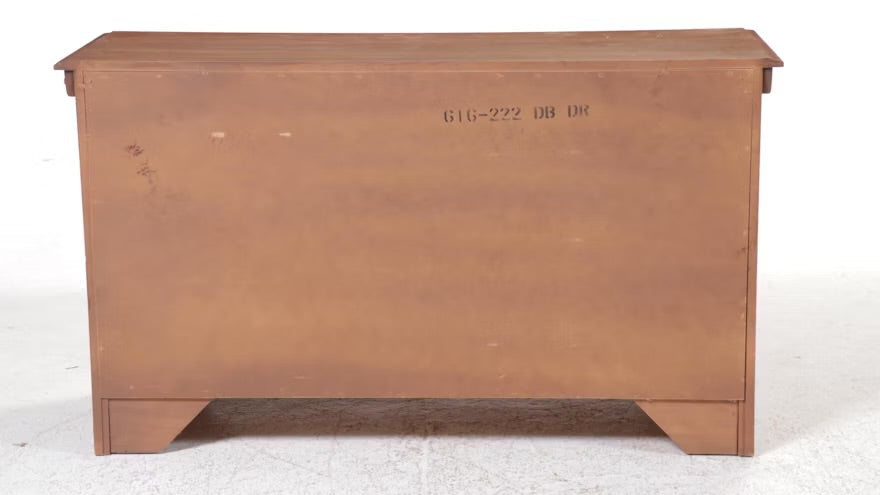 Young-Hinkle Oak Chest of Drawers ITMGQ08467