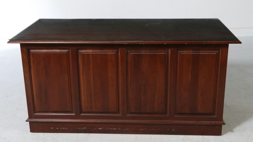 The Custom Shoppe Georgian Style Mahogany Executive Desk