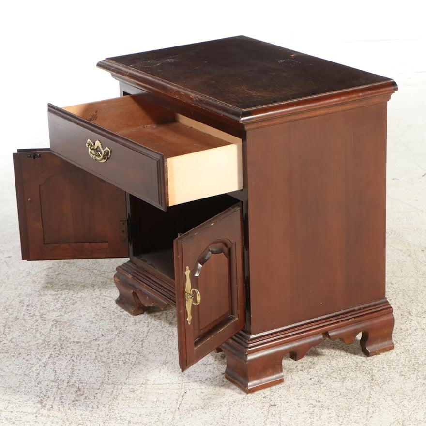 Thomasville Chippendale Style Cherry Nightstand ITMGQ05018