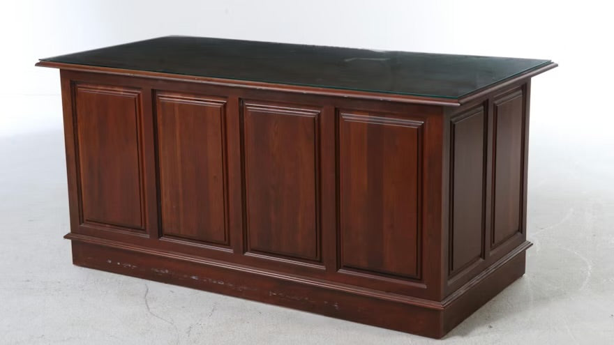 The Custom Shoppe Georgian Style Mahogany Executive Desk