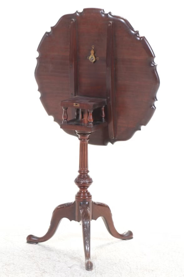 Queen Anne Style Mahogany Tilt-Top Piecrust Table, Mid to Late 20th Century 

#ITMGQ35439