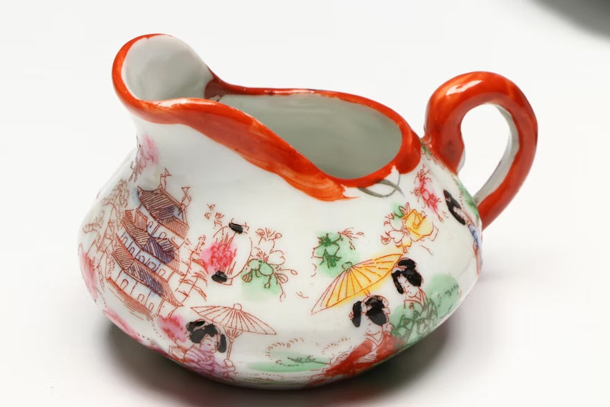 Chinese Rose Medallion with Other Bowls and Japanese Porcelain Table Accessories

#ITMGQ17607