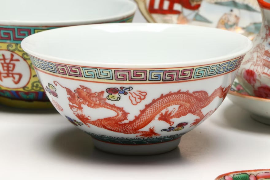 Chinese Rose Medallion with Other Bowls and Japanese Porcelain Table Accessories

#ITMGQ17607
