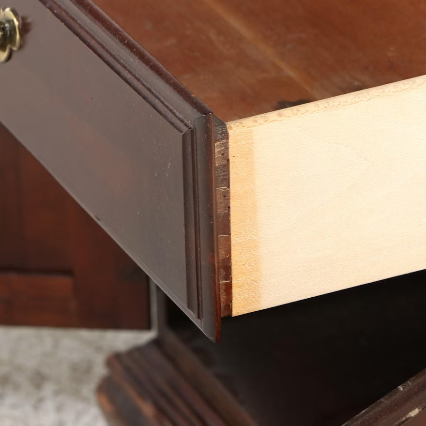 Thomasville Chippendale Style Cherry Nightstand ITMGQ05018