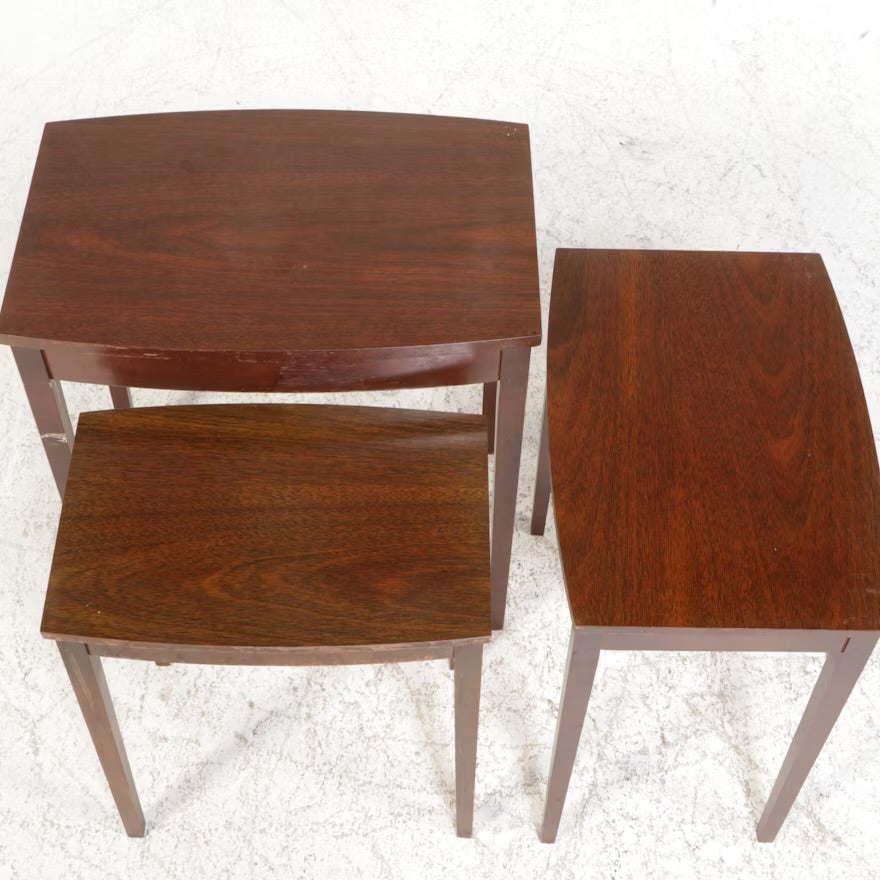 Set of Three Walnut Nesting Tables, Mid to Late 20th Century Item #
ITMGQ37258