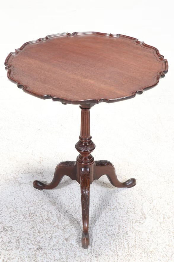 Queen Anne Style Mahogany Tilt-Top Piecrust Table, Mid to Late 20th Century 

#ITMGQ35439